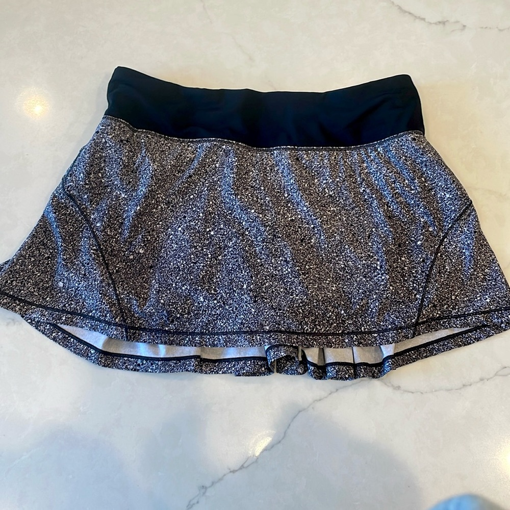 Lululemon Size 4 Pace Rival Gray Skirt (Regular Length)